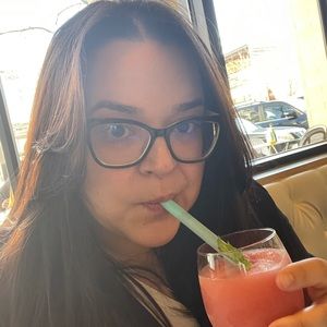 Meet your Posher, Lois